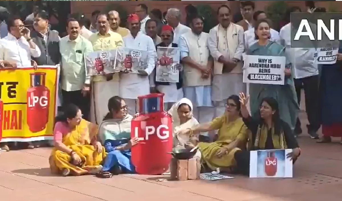 LPG Crisis: कांग्रेस का सरकार पर हमला, राहुल बोले- पीएम नरेंद्र मोदी खुद घबराए हुए हैं, सदन में नहीं आ पा रहे