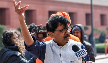 Sanjay Raut का PM Modi पर तीखा हमला, बोले- देश में LPG Crisis, प्रधानमंत्री Rally में व्यस्त