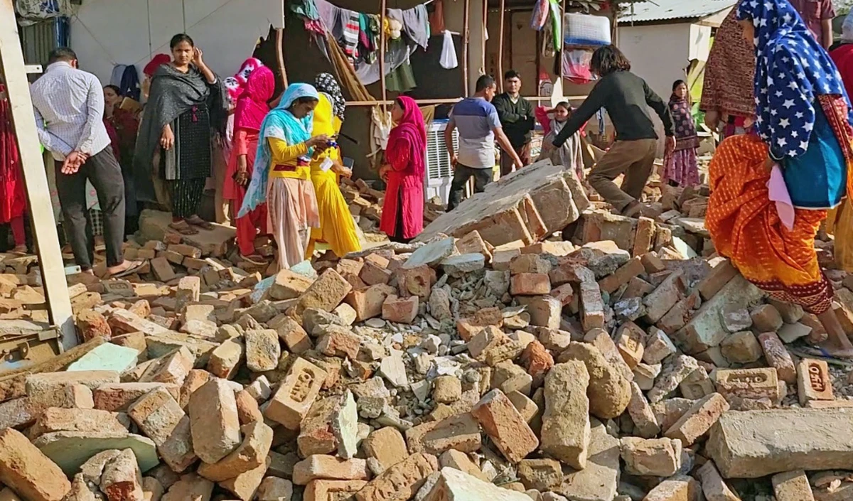 Gurugram Construction Accident! पीड़ित परिवारों को मिली 40-40 लाख की मदद, केंद्रीय मंत्री संजय सेठ ने सौंपे चेक