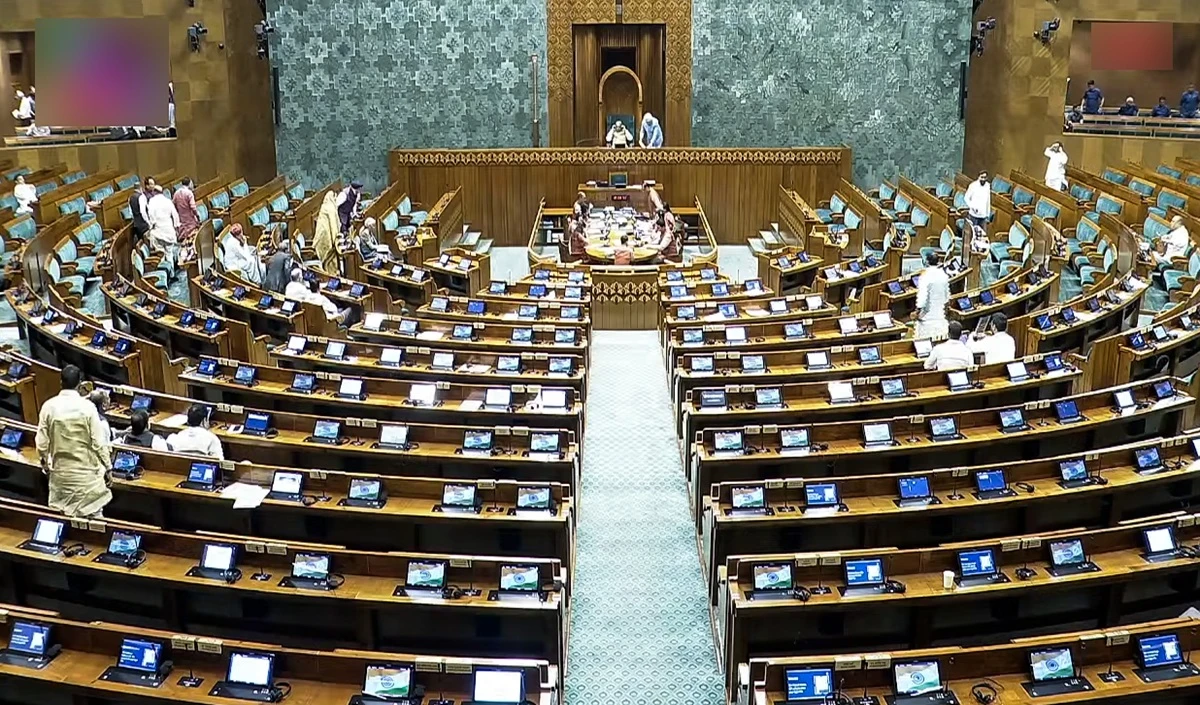 LPG संकट पर Lok Sabha में विपक्ष का जोरदार हंगामा, नारेबाजी के बाद कार्यवाही स्थगित