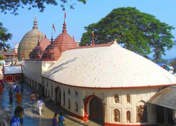 Maa Kamakhya Temple: Guwahati के Kamakhya Temple जा रहे हैं, इस चमत्कारी Mantra के जाप से कभी खाली नहीं जाएगी झोली