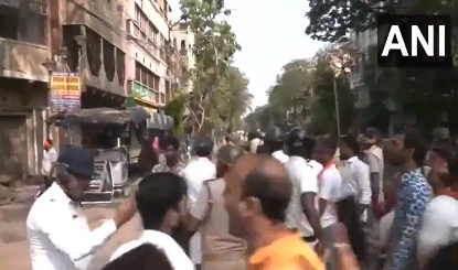 PM Modi की Kolkata Rally से पहले मचा बवाल, BJP-TMC कार्यकर्ताओं के बीच जमकर पत्थरबाजी