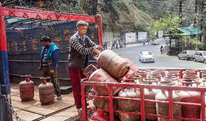 LPG संकट का अंत ! सबको मिलेगी गैस, मोदी सरकार के प्रयासों से जल्द राहत मिलने की उम्मीद
