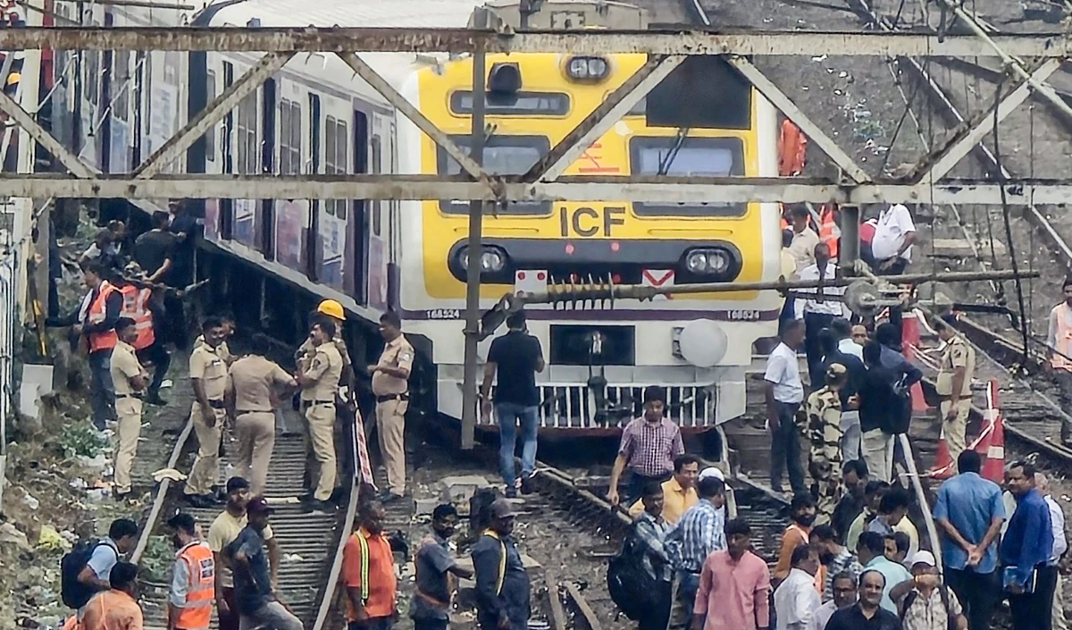 पालघर में दर्दनाक हादसा: पुलिस की 'पिटाई' के डर से भागे तीन युवक, मालगाड़ी की चपेट में आने से मौत