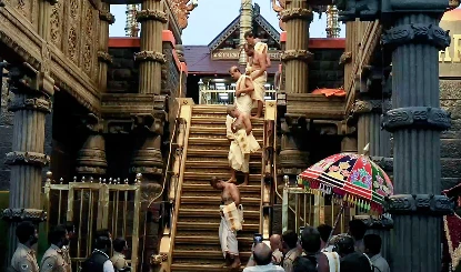 Sabarimala Temple Dispute | वोट बैंक के लिए बदली विचारधारा! सबरीमाला में महिलाओं के प्रवेश पर LDF का