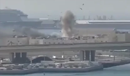 US-Israel-Iran war: अबू धाबी में मिसाइल अटैक से एक व्यक्ति की मौत, में धड़ाधड़ हो रहे हमले, ओमान का टैंकर उड़ा