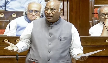 Deve Gowda पर Kharge की चुटकी, मोहब्बत हमारे साथ, शादी मोदी साहब के साथ, PM भी नहीं रोक पाए हंसी