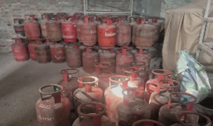 UP के Banda में LPG माफिया पर बड़ा Action, Raid में 700 सिलेंडर गायब, एजेंसी पर FIR दर्ज