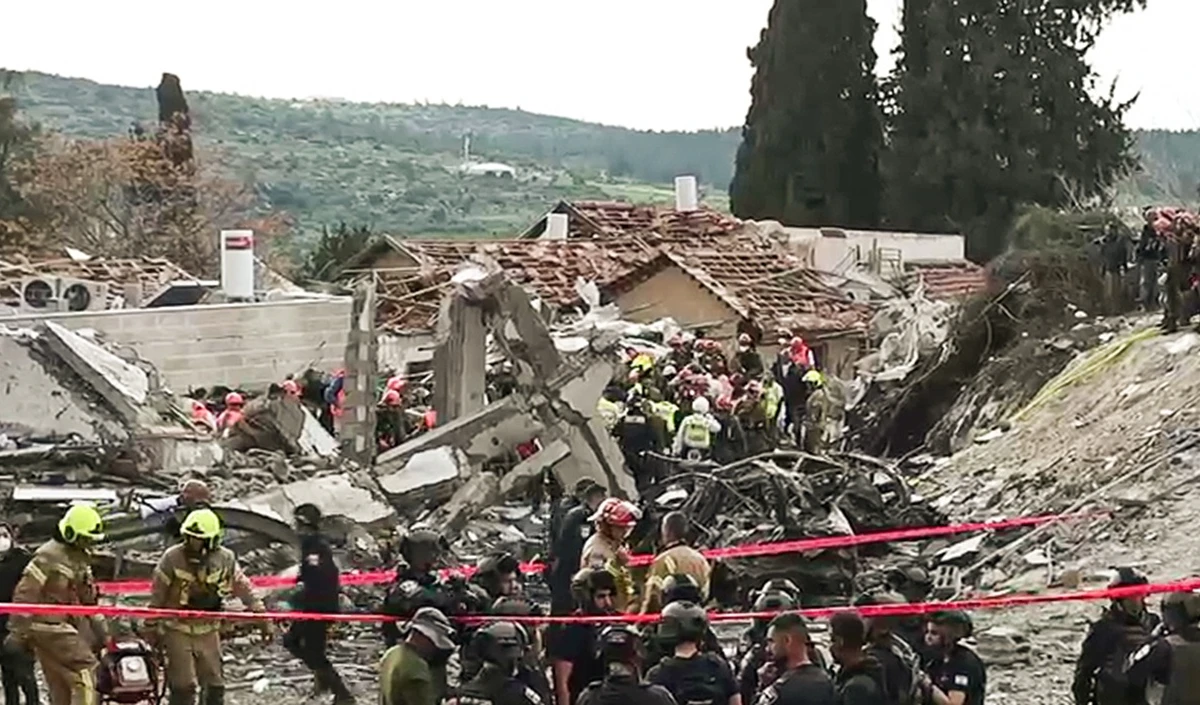 MEA Helpline Middle East war 2026 | 'मोदी जी, हमें बचा लीजिए', मिसाइलों की बारिश के बीच फंसे 90 लाख भारतीय, तेहरान से दुबई तक गुहार