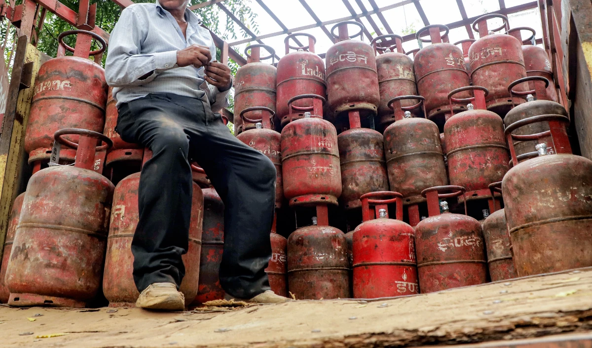 India Energy Crisis | भारत सरकार का बड़ा कदम, तेल-गैस कंपनियों पर 'आवश्यक वस्तु अधिनियम' लागू- डेटा शेयरिंग अनिवार्य