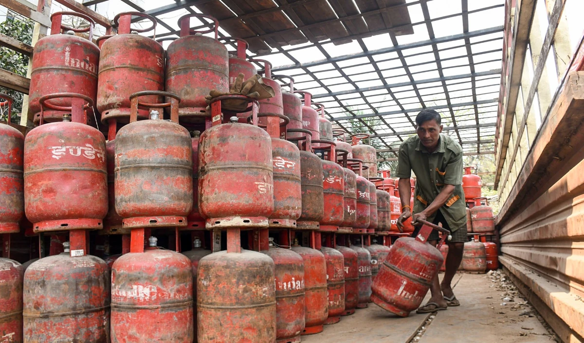 LPG कनेक्शन के नाम पर भेजा Fake Link, खाते से उड़ाए 20 लाख, Jharkhand में 3 गिरफ्तार
