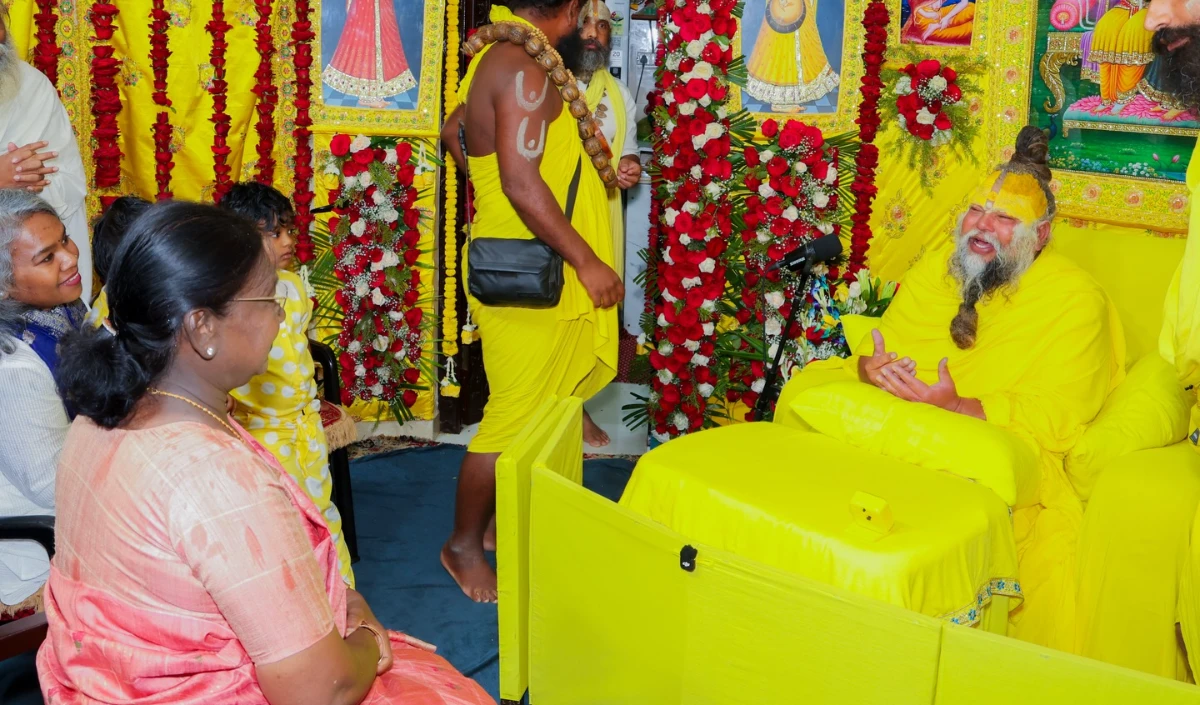 President Murmu ने वृंदावन में Premanand Maharaj से लिया आशीर्वाद, आध्यात्म पर हुई चर्चा