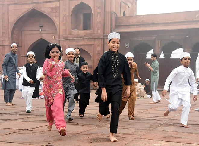 उल्लास के साथ मनाया गया ईद-उल-फितर का त्योहार