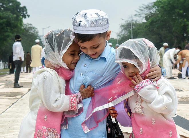 उल्लास के साथ मनाया गया ईद-उल-फितर का त्योहार