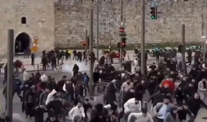 ईद पर इजरायल को चुनौती देने आए हजारों मुस्लिम, 5 सेकेंड में सब गायब!