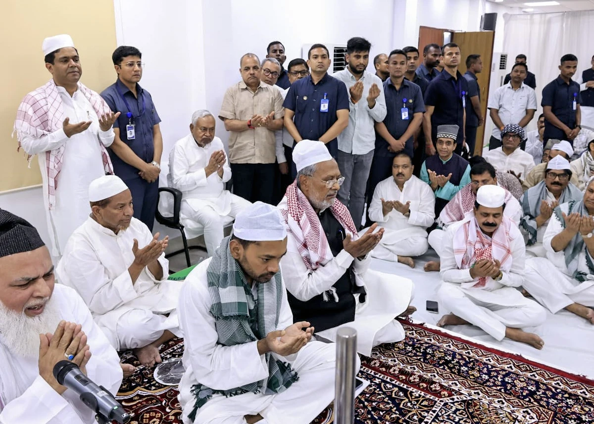 20 साल की परंपरा टूटी, Patna के गांधी मैदान में Eid की नमाज़ से क्यों दूर रहे Nitish Kumar?