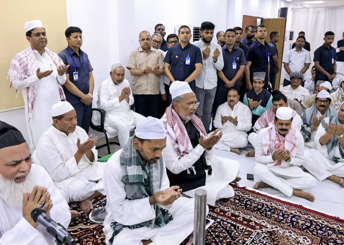 20 साल की परंपरा टूटी, Patna के गांधी मैदान में Eid की नमाज़ से क्यों दूर रहे Nitish Kumar?