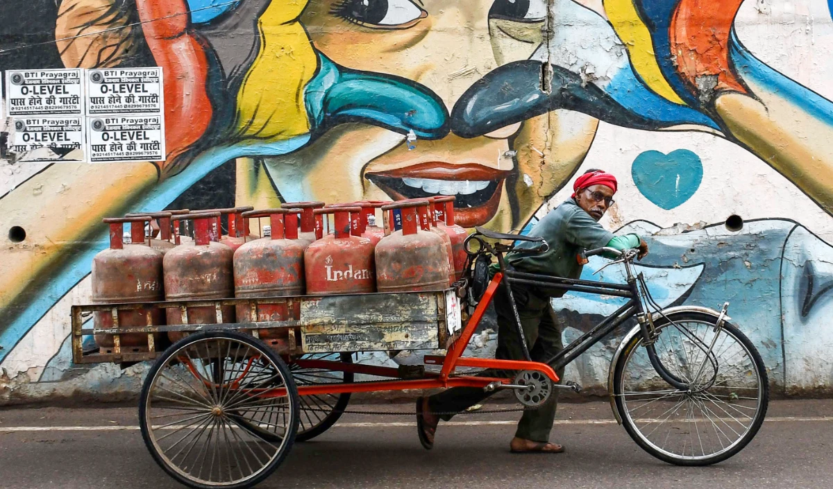 Hormuz संकट का असर: अब 14.2 किलो की जगह 10 Kg का मिलेगा LPG Cylinder?