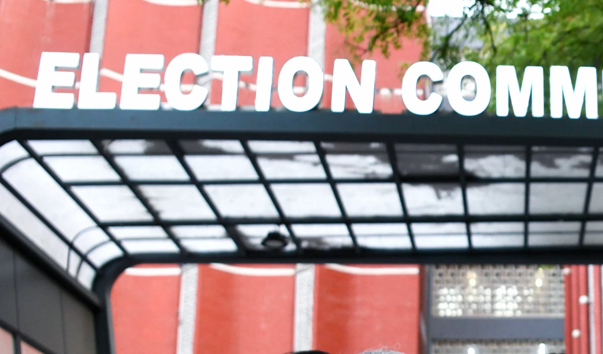 Kerala Assembly Elections 2026 | 'क्लर्क की बड़ी चूक', BJP की मुहर वाला दस्तावेज़ बांटने पर केरल के चुनाव अधिकारी सस्पेंड