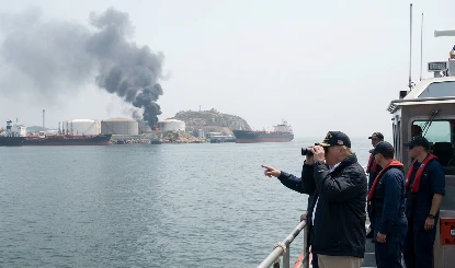 Texas Oil Refinery Blast Video | टेक्सास की बड़ी तेल रिफाइनरी में भीषण धमाका; आसमान में दिखा धुएं का गुबार, 