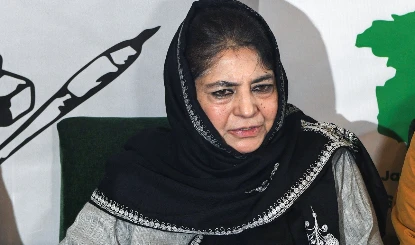 जिस Asiya Andrabi पर भारत के खिलाफ युद्ध छेड़ने का आरोप साबित हुआ, उसके समर्थन में उतरीं Mehbooba Mufti