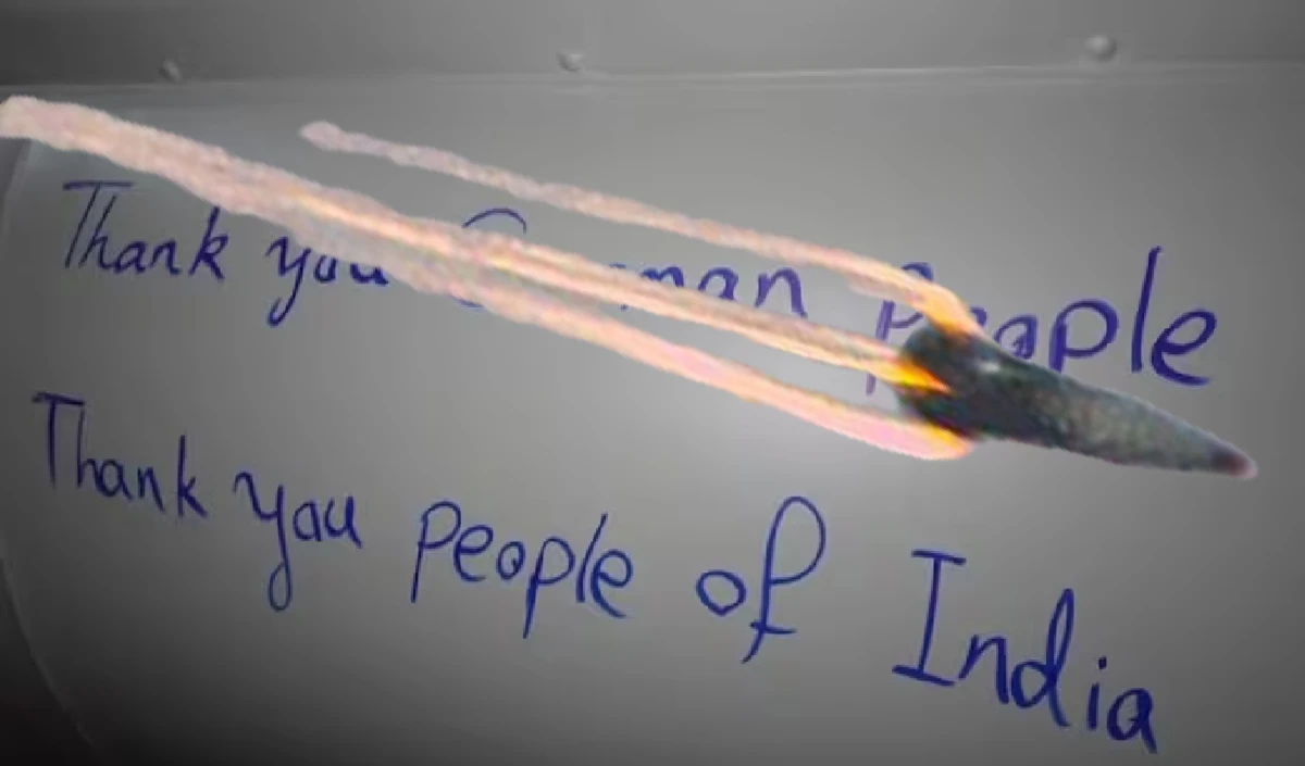 ईरान तो अलग ही अंदाज से चौंका रहा है, मिसाइल पर भारत का नाम लिखकर इजरायल पर किया फायर