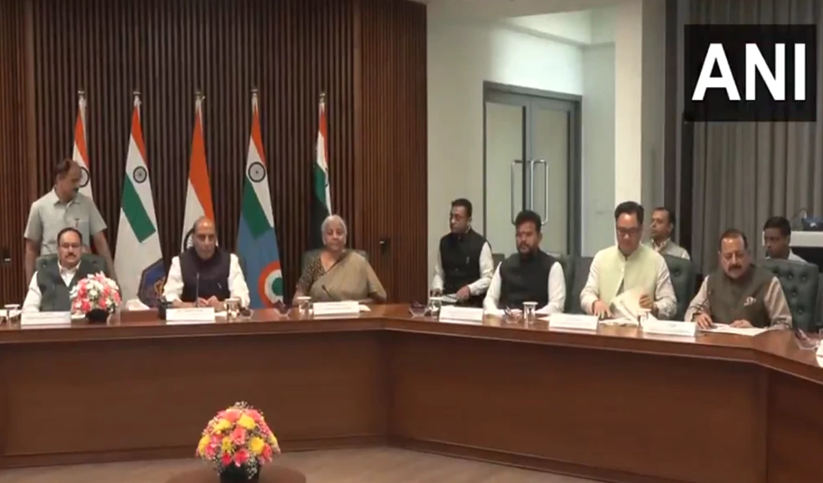 West Asia संकट के बीच Rajnath Singh की High-Level मीटिंग, ऊर्जा-व्यापार सुरक्षा पर रहा फोकस