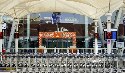 भीषण युद्ध में फंसे Tourists को मिला जीवनदान! भारत और मिडिल ईस्ट के बीच सीमित उड़ानें फिर से शुरू