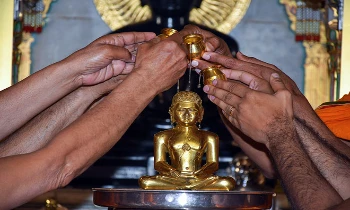 महावीर जयंती पर जैन समुदाय ने निकाली शोभा यात्रा