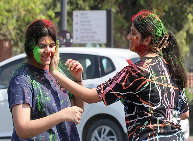 बुरा न मानो होली है