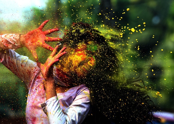Holi 2026: आ गया Festival of Colors, इन उपायों से घर लाएं Positive Energy और खुशियां