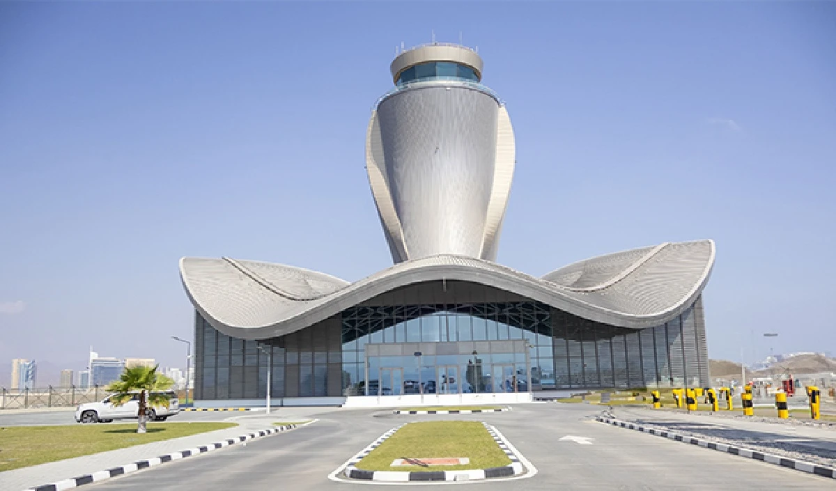 Iran Crisis से सहमी दुनिया, Hormuz में तनाव के बाद अब Azerbaijan पर ड्रोन से हमला