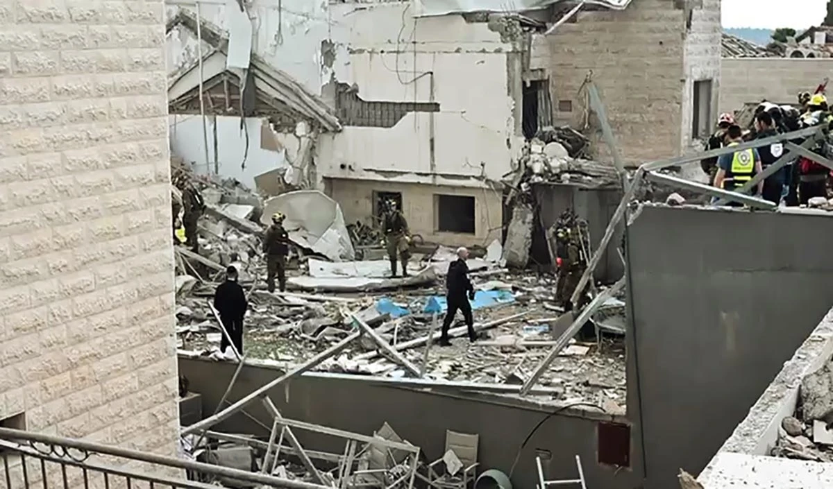 Prabhasakshi NewsRoom: War के छठे दिन तक Iran के 150 शहरों में हमले, हजारों लोग मरे, Trump-Netanyahu युद्ध को और तेज करेंगे