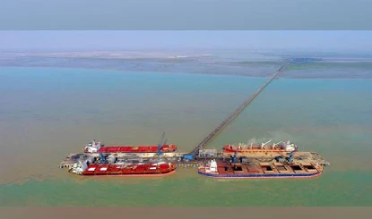 Iran-US War का असर: Dubai पोर्ट पर फंसे 1000 कंटेनर, Maharashtra के निर्यातकों को करोड़ों का झटका