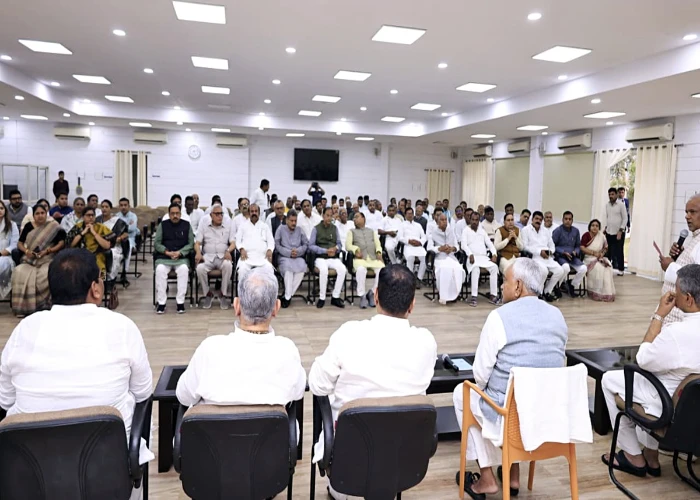 क्या फिर चौंकाएगी BJP? Bihar CM पद के लिए 2 Low-Profile चेहरों पर सस्पेंस, दिल्ली में मंथन तेज