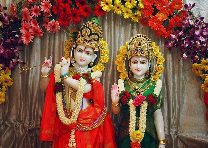 Rang Panchami 2026: Rang Panchami पर करें इन शक्तिशाली Mantra का जाप, Lord Krishna को लगाएं इस चीज का भोग