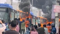 दिल्‍ली में DTC बस हुई बेकाबू, कई लोगों को कुचला, गुस्साई भीड़ ने वाहन में लगाई आग