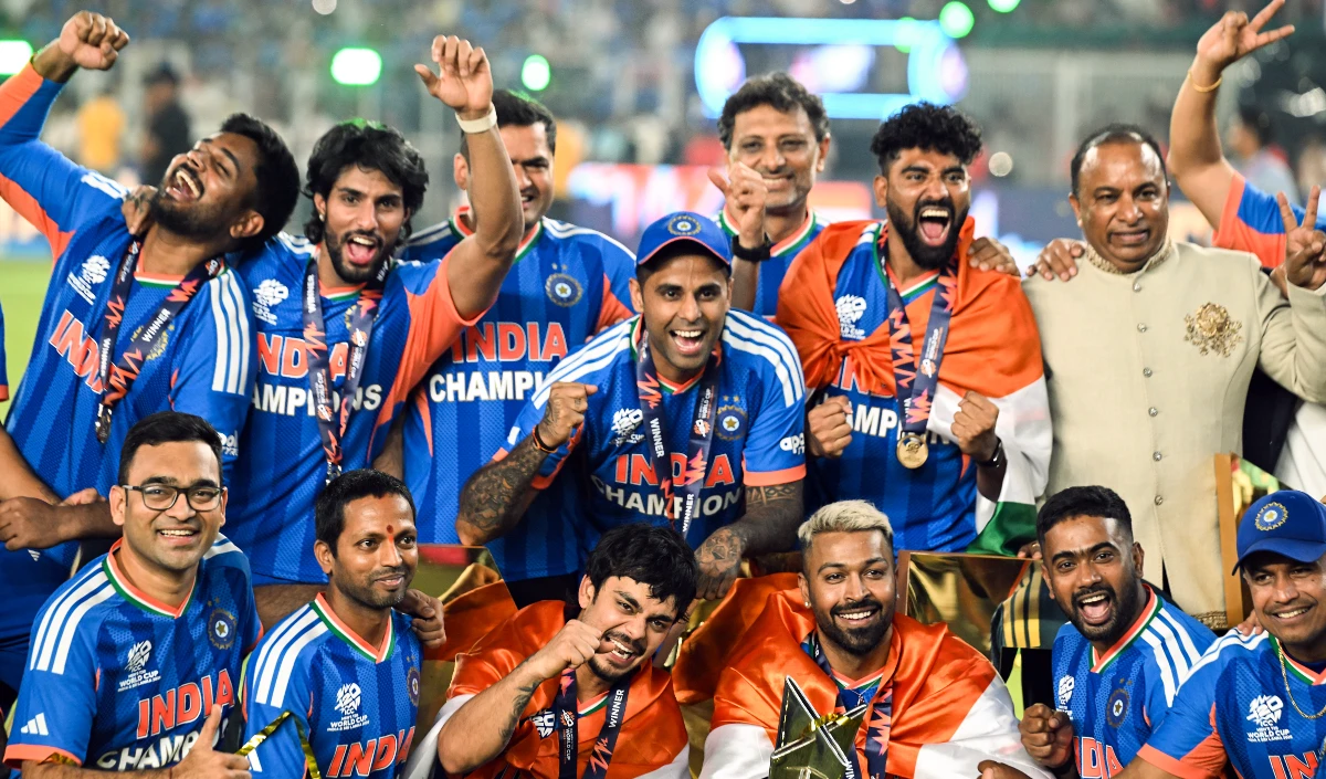 IND vs NZ Final | इंटरनेट पर छाया खाकी का जलवा! दिल्ली और अहमदाबाद पुलिस के बीच छिड़ी 'मज़ेदार' जंग!