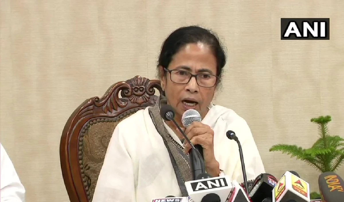 Bengal Election से पहले 'फॉर्म 6' पर नया बवाल, Election Commission दफ्तर के बाहर TMC-BJP में क्यों हुई झड़प?