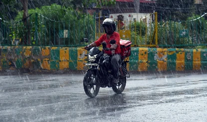 India Weather Update | दिल्ली-NCR में 6 अप्रैल तक बारिश का दौर, उत्तर भारत में आंधी-तूफान और ओलावृष्टि की चेतावनी