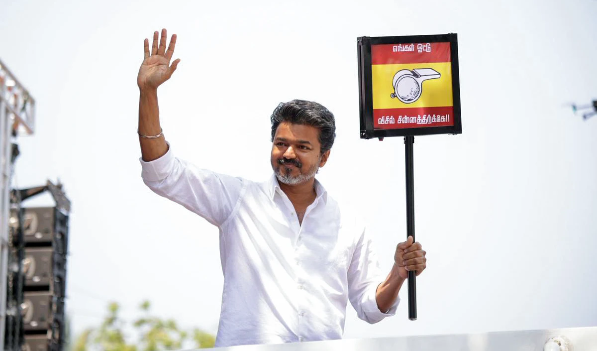 एक्टर Vijay के काफिले की सुरक्षा में गंभीर चूक, Home Minister Amit Shah से की हस्तक्षेप की मांग।