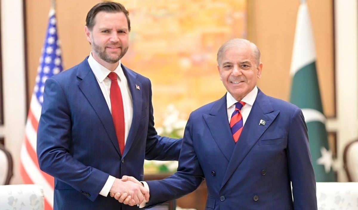 Islamabad में चल रहा हाई वोल्टेज कूटनीतिक ड्रामा, JD Vance ने Abbas Araghchi से की सीधी बातचीत!