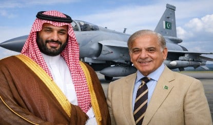 ईरान-अमेरिका बातचीत के बीच शहबाज शरीफ का नया दांव, पाकिस्तान के फाइटर जेट पहुंचे मिडिल ईस्ट