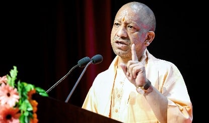 Noida Labour Protest: हिंसा पर CM Yogi का बड़ा बयान, बोले- प्रदेश में अशांति फैलाने की हो रही साजिश