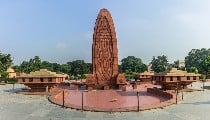 Jallianwala Bagh Massacre: आज भी दीवारों पर मौजूद हैं गोलियों के निशान, बयां करते हैं क्रूरता की कहानी Jallianwala Bagh Massacre: आज भी दीवारों पर मौजूद हैं गोलियों के निशान, बयां करते हैं क्रूरता की कहानी