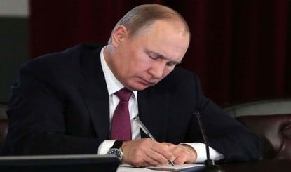 हम रख लेंगे ईरान का यूरेनियम, पुत‍िन ने फेंका ऐसा पासा, अमेर‍िका नहीं काट पाएगा कन्नी