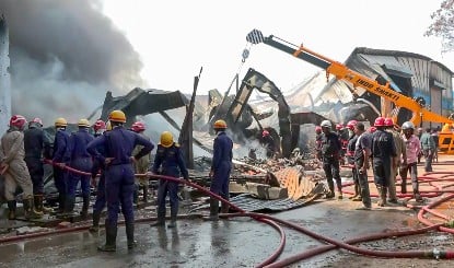 गुजरात के सुरेंद्रनगर में भीषण सड़क हादसा: ट्रक ने श्रद्धालुओं को कुचला, 7 की मौत