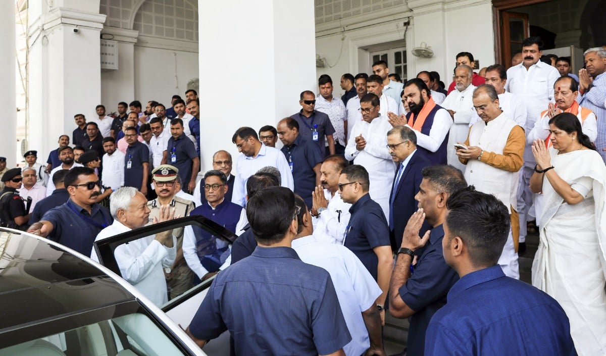 Bihar Politics । आखिरी कैबिनेट मीटिंग में भावुक हुए CM Nitish, बोले- मार्गदर्शन करता रहूंगा