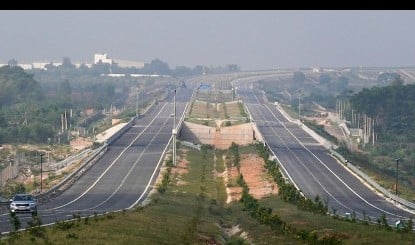 Delhi से Dehradun अब सिर्फ 2.5 घंटे में! New Expressway से 6 घंटे का मुश्किल सफर हुआ आसान