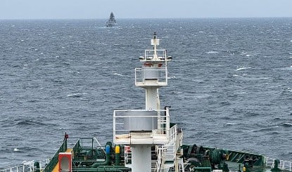 Strait of Hormuz में अमेरिकी चक्रव्यूह! नाकेबंदी तोड़ने की चीनी कोशिश नाकाम, पीछे हटने को मजबूर हुआ 